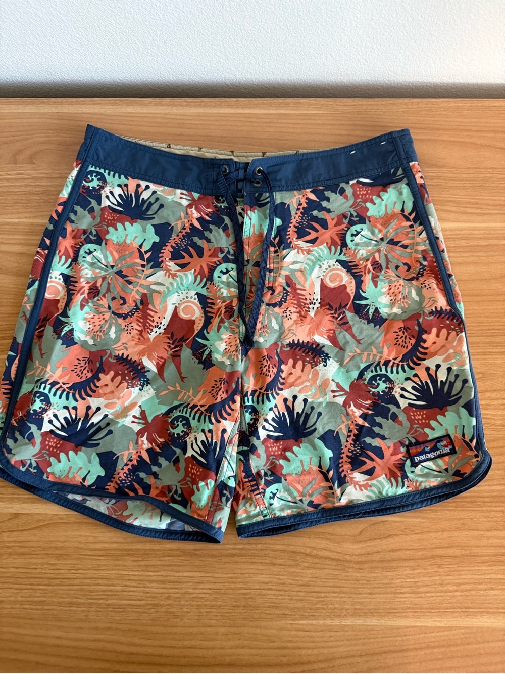 Patagonia Men's Scallop Hem Stretch Wavefarer® Boardshorts - 18" Size 34
